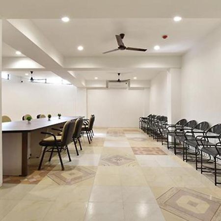 Fabhotel Siddharth Corporate - Vavol, Gandhinagar Exteriör bild