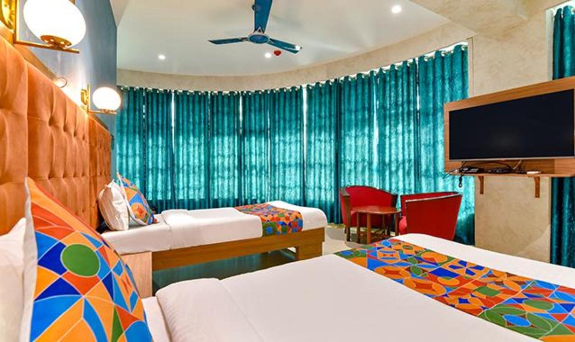 Fabhotel Siddharth Corporate - Vavol, Gandhinagar Exteriör bild