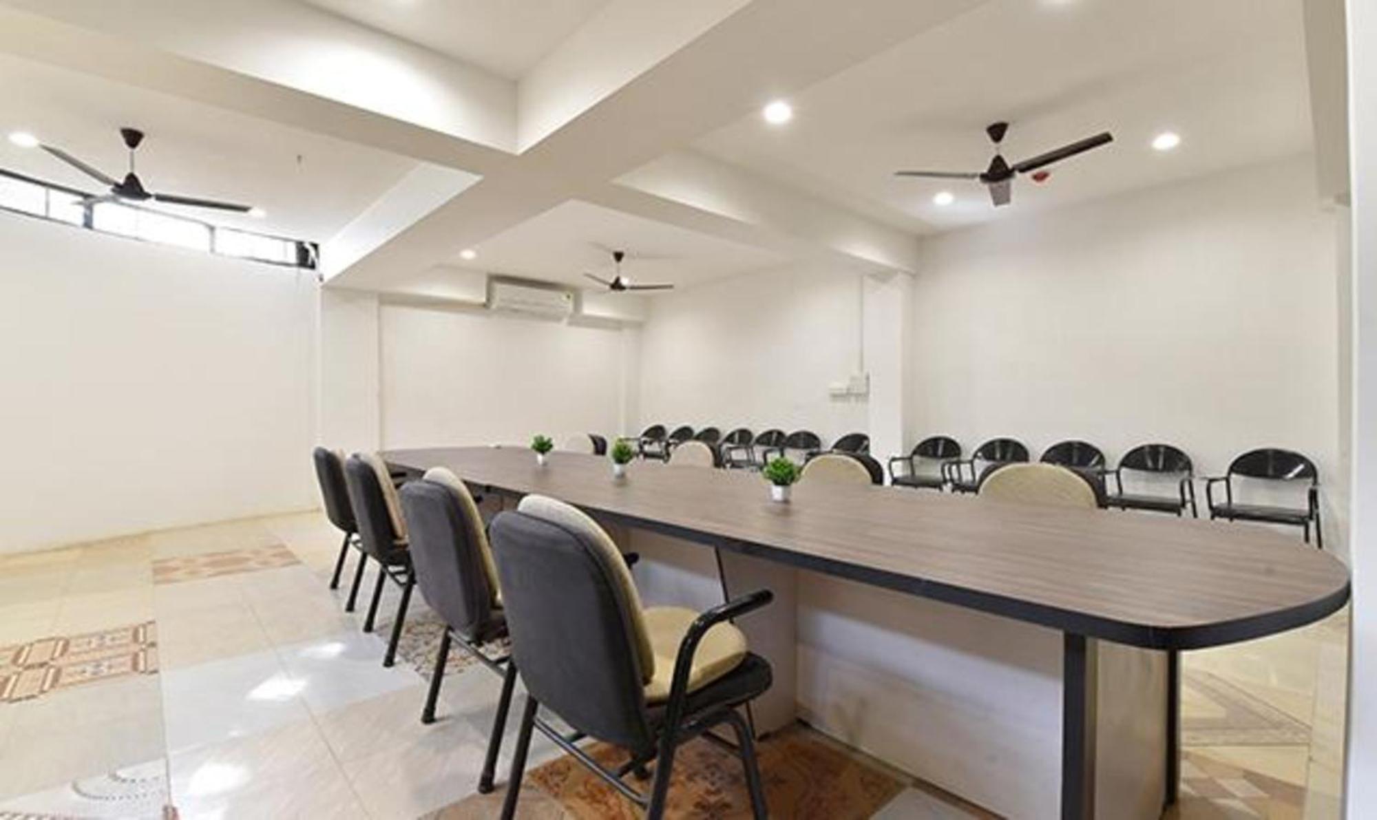 Fabhotel Siddharth Corporate - Vavol, Gandhinagar Exteriör bild