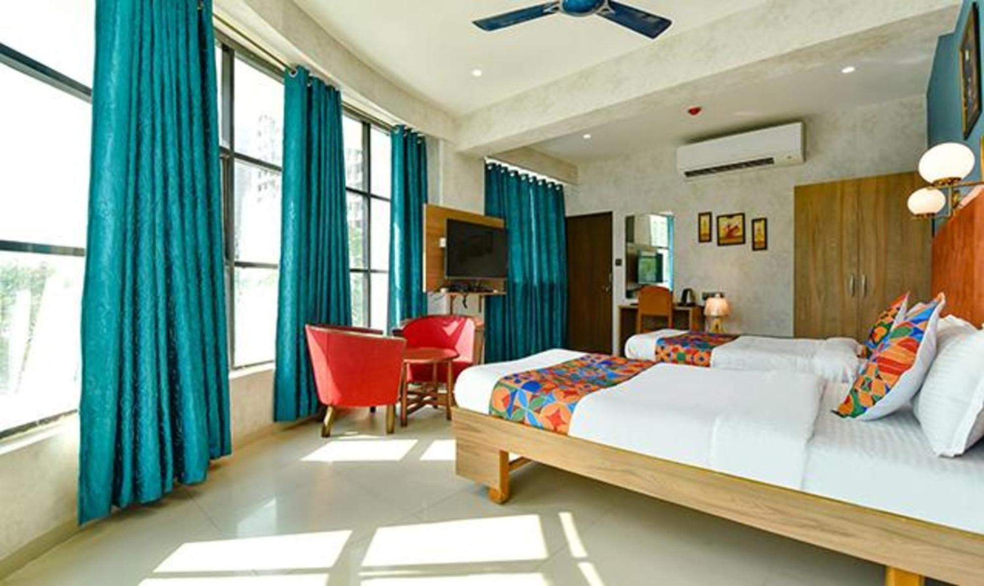 Fabhotel Siddharth Corporate - Vavol, Gandhinagar Exteriör bild