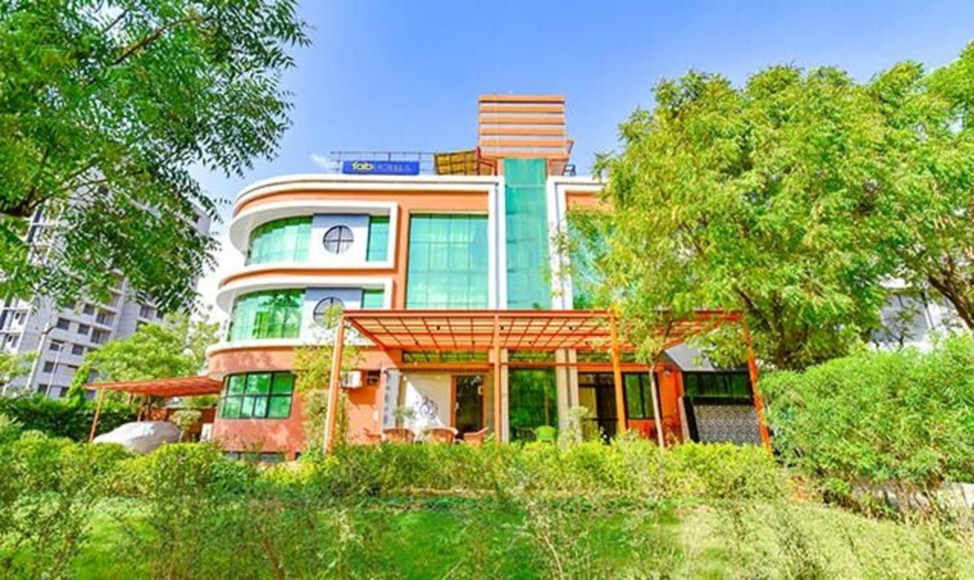 Fabhotel Siddharth Corporate - Vavol, Gandhinagar Exteriör bild