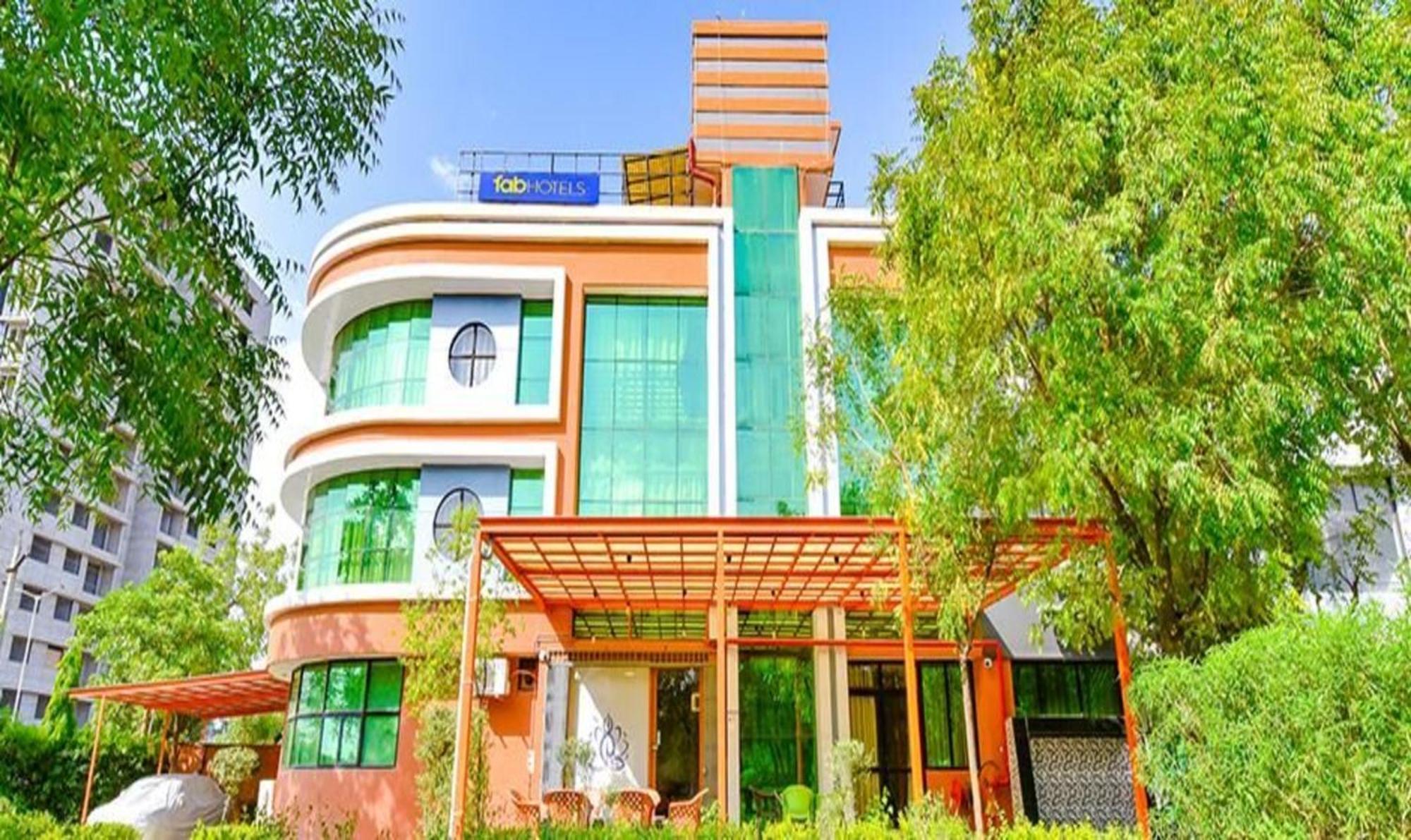 Fabhotel Siddharth Corporate - Vavol, Gandhinagar Exteriör bild